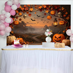 Lofaris Gruseliger Halloween Hintergrund mit leuchtenden Kürbissen und fliegenden Fledermäusen, herbstliche Kulisse für Spukparty
