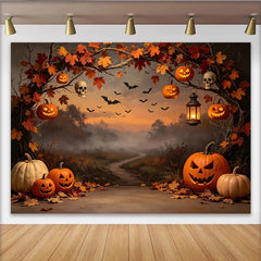 Lofaris Gruseliger Halloween Hintergrund mit leuchtenden Kürbissen und fliegenden Fledermäusen, herbstliche Kulisse für Spukparty