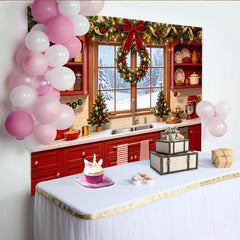 Lofaris Festlicher Weihnachtshintergrund Küche mit Schnee und Kranz, gemütliche Winterkulisse für festliche Fotoshootings