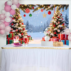 Lofaris Winterlicher Weihnachtshintergrund mit Tannenbäumen Lichtern und Geschenken, festliche Fotokulisse für Familienfotoshooting