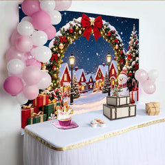 Lofaris Schneebedeckter Weihnachtsdorf Hintergrund mit Tannenbäumen und Schneemann, festliche Kulisse für Winterparty Dekoration
