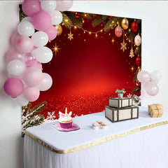 Lofaris Festlicher roter Weihnachtshintergrund mit Glitzer, Tannenzweigen und Kugeln, magische Winterkulisse für Partydekoration