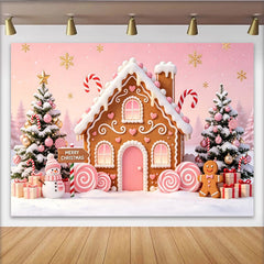 Lofaris Rosa Lebkuchenhaus Weihnachts-Hintergrund mit Schneemann und Bäumen, winterliche Fotokulisse für festliche Fotoshootings