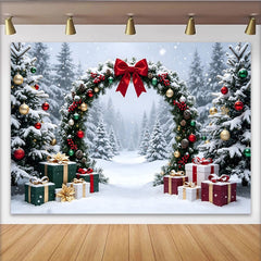 Lofaris Verschneiter Weihnachts-Hintergrund mit festlichem Bogen und Geschenken, winterliche Fotokulisse für stimmungsvolle Familienfotos