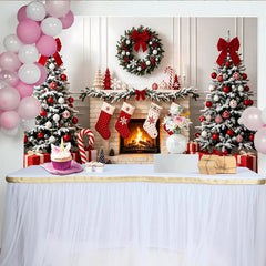 Lofaris Schneebedeckter Weihnachts-Hintergrund mit Kamin und roten Kugeln, festliche Fotowand für Familienfotos und Partydekoration