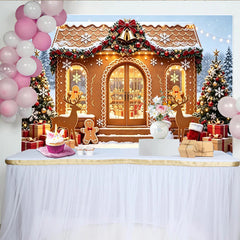 Lofaris Schneebedeckter Lebkuchenhaus-Weihnachtshintergrund mit festlichen Bäumen, gemütliche Winter-Fotokulisse für Partydekoration