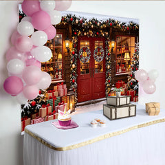Lofaris Festlicher verschneiter Weihnachtshintergrund mit roter Tür und Geschenken, winterliche Kulisse für gemütliche Feiertagsfotos