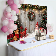 Lofaris Festlicher Weihnachtshintergrund mit Tannenbäumen Schneemann und Geschenken, rustikale Holzwand Kulisse für Winter und Feiertagsfotos