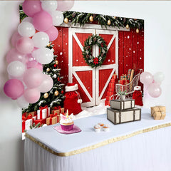 Lofaris Festlicher Weihnachtshintergrund mit roter Scheunentür Weihnachtsbaum und Geschenken, winterliche Fotowand für Familienfotos