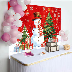 Lofaris Roter Weihnachtshintergrund mit Schneemann Weihnachtsbaum und Geschenken, festliche Kulisse für Winterparty und Fotostudio Dekoration
