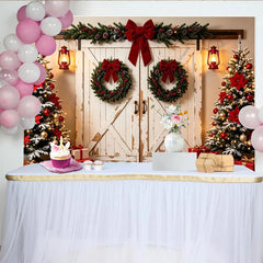 Lofaris Rustikaler Scheunentor Weihnachtshintergrund mit Tannenbäumen, festliche Kulisse für Weihnachtsfeier und Fotoshooting