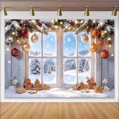Lofaris Schneebedeckter Weihnachtsfenster-Hintergrund mit Lebkuchen und Kugeln, festliche Winterkulisse für Fotoshooting und Partydekoration