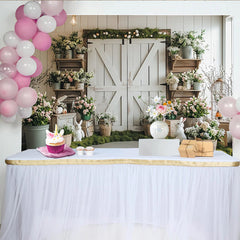 Lofaris Rustikaler Osterhintergrund mit weißen Scheunentüren und rosa Blumen, liebevolle Kulisse für Frühlingsfotoshootings