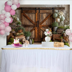 Lofaris Rustikaler Osterhintergrund mit Holzscheunentor Hasen und Eiern, perfekte Fotokulisse für Frühlings- und Osterfotoshootings