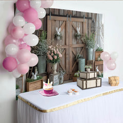 Lofaris Rustikaler Osterhintergrund mit Holztür Hasen und Pastell-Ostereiern, frühlingshafte Fotokulisse für Fotoshootings und Dekoration