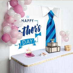 Lofaris Blauer Vatertagshintergrund mit gestreifter Krawatte und Happy Father's Day Schriftzug, elegante Fotowand für festliche Papa-Feiern