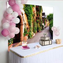 Lofaris Grüner Blumenstraßen-Hintergrund mit roten Rosen und Efeu, charmante Kulisse für Porträtfotografie und Hochzeitsbilder