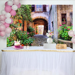 Lofaris Alte Gasse Fotohintergrund mit Steinmauern und Blumenbogen, charmante Kulisse für Porträt und Produktfotografie