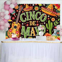 Lofaris Farbenfroher Cinco de Mayo Hintergrund mit Gitarre und Sombrero, fröhliche Partydekoration für Fiesta und Fotoshooting