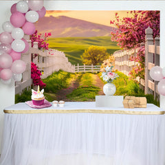 Lofaris Idyllischer Frühlingslandschaft Hintergrund mit rosa Blüten und grünem Weg, weißer Zaun, natürliche Fotokulisse für Fotoshootings