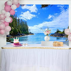 Lofaris Malerischer Strandlandschaft Hintergrund mit blauem Meer und grünen Bäumen, perfekte Fotokulisse für professionelle Fotoshootings