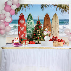 Lofaris Tropischer Weihnachtshintergrund mit Surfbrettern und Geschenken, festliche Fotokulisse für sommerliche Weihnachtsfeiern