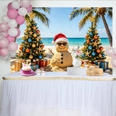 Lofaris Tropischer Weihnachtshintergrund mit Sand-Schneemann und Palmen am Strand, sommerliche Kulisse für festliche Fotoshootings