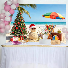 Lofaris Tropischer Weihnachtshintergrund mit Sandschneemann und Palme am Strand, bunte festliche Fotokulisse für Sommer-Feiertags-Partys