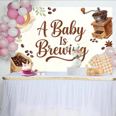 Lofaris Aquarell Kaffee Babyparty Hintergrund für werdende Eltern, gemütliche Fotowand mit Kaffeebohnen und Babykleidung als Deko