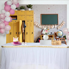 Lofaris Gelber Schulhintergrund mit Spinden und grüner Tafel für Schulanfang, Vintage Klassenzimmer Fotowand für Lehrer und Schüler