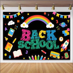 Lofaris Bunter Schulanfang Hintergrund mit Regenbogen und Schulbus, fröhliche Kulisse für Klassenzimmer und Fotoshooting