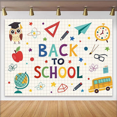 Lofaris Bunter Schulanfangshintergrund mit Eule Apfel und Schulbus, fröhliche Fotowand für Kinderfotos und Klassenzimmerdekoration