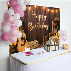 Lofaris Rustikaler Western-Geburtstagshintergrund mit Happy Birthday Schriftzug, ländliche Kulisse mit Sonnenblumen und Cowboystiefeln
