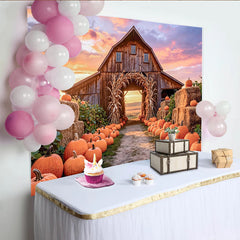 Lofaris Rustikaler Herbst-Scheunen-Hintergrund mit Kürbissen und Heuballen, stimmungsvolle Fotokulisse für Herbstdekoration