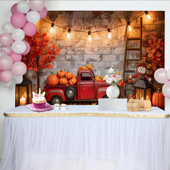 Lofaris Vintage roter Pickup Herbsthintergrund mit Kürbissen, Herbstlaub und Lichterkette, gemütliche Ziegelwand Kulisse für Fotoshooting