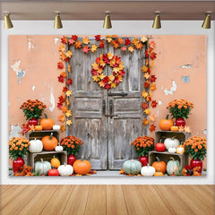 Lofaris Rustikaler Herbsthintergrund mit Kürbissen und bunten Herbstblättern, perfekte Kulisse für Erntedankfest und Fotoshooting