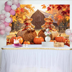 Lofaris Rustikaler Herbsthintergrund mit Vogelscheuchen und Kürbissen, gemütliche Scheunen-Kulisse für herbstliche Fotoshootings