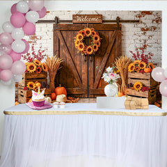 Lofaris Gemütlicher Herbst-Hintergrund mit Holztür, Sonnenblumen und Kürbissen, stimmungsvolle Kulisse für Fotoshootings und Erntedankfest