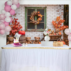 Lofaris Herbst-Teddybär-Hintergrund mit Kürbissen und Backsteinwand, rustikale Kulisse für herbstliche Kinderfotos