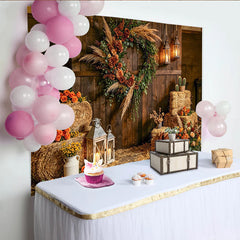 Lofaris Rustikaler Herbst Scheunen-Fotohintergrund mit Blumenkranz und Heuballen, Vintage Landhaus Kulisse für Fotoshootings und Events