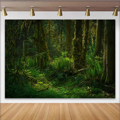 Lofaris Dichter grüner Wald Fotohintergrund mit Moos und Farnen, realistische Naturkulisse für professionelle Studioaufnahmen und Porträts