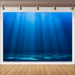 Lofaris Tiefblauer Unterwasser-Fotohintergrund mit Sonnenstrahlen, realistische Meereskulisse mit Sandboden für Studioaufnahmen und Dekoration