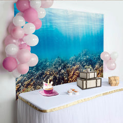 Lofaris Blauer Unterwasser-Hintergrund mit Korallenriff und Sonnenstrahlen, realistische Ozean-Kulisse für Fotostudio