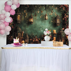 Lofaris Dunkeltürkiser Vintage-Laternen-Partyhintergrund, mit Blumen, Kerzen und Lichterketten für festliche Anlässe