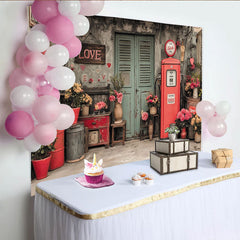 Lofaris Romantischer Vintage-Straßen-Fotohintergrund mit LOVE-Schild, alter Tankstelle und bunten Blumen