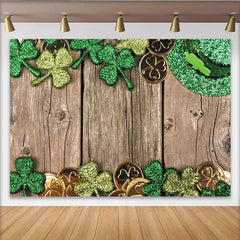 Lofaris Rustikaler St. Patricks Day Hintergrund mit glitzernden Kleeblättern und Goldmünzen, für festliche Fotografie