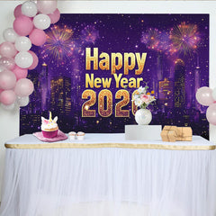 Lofaris Goldglitzer Happy New Year 2026 Neujahrshintergrund, lila Stadtbild Feuerwerk Party Dekoration für Silvester Feier