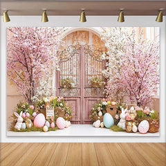Lofaris Romantischer rosa-weißer Kirschblüten Osterhintergrund, mit verziertem Tor, Ostereiern und Hasen für Frühlingsfotografie