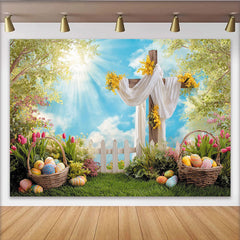 Lofaris Frühlingshafter Osterhintergrund mit Holzkreuz und bunten Ostereiern, leuchtende Fotowand für festliche Dekoration