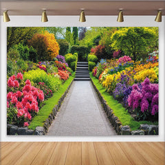 Lofaris Üppiger Gartenlandschaft Hintergrund mit bunten Blumen und Weg, ideale Kulisse für professionelle Naturfotografie und Porträts